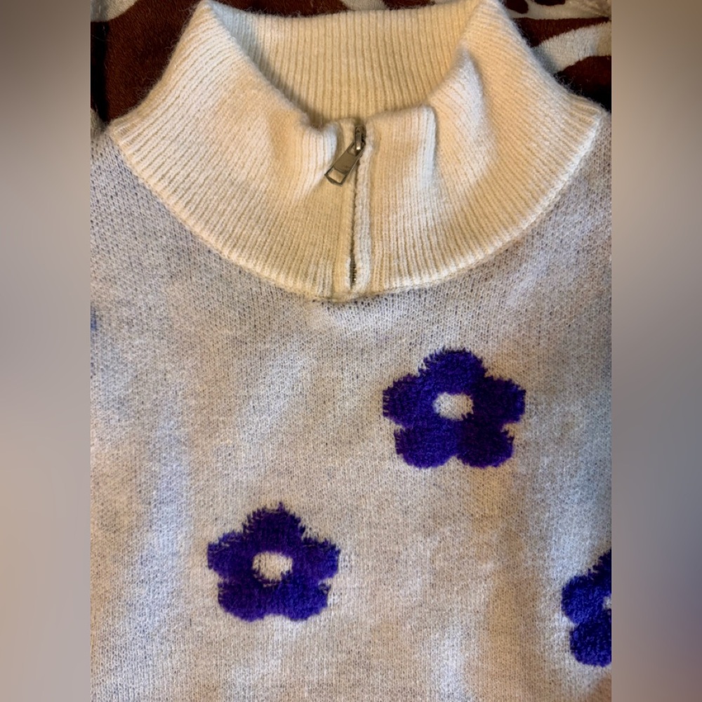 BiBi Women's Turtleneck Zip Cream Sweater with Purple Floral Design NWT - Picture 7 of 11